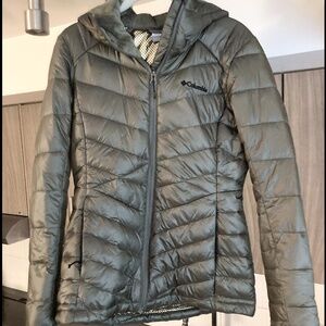Columbia Women’s Joy Peak™ Hooded Jacket (NWOT)⎢StoneGreen⎢Small